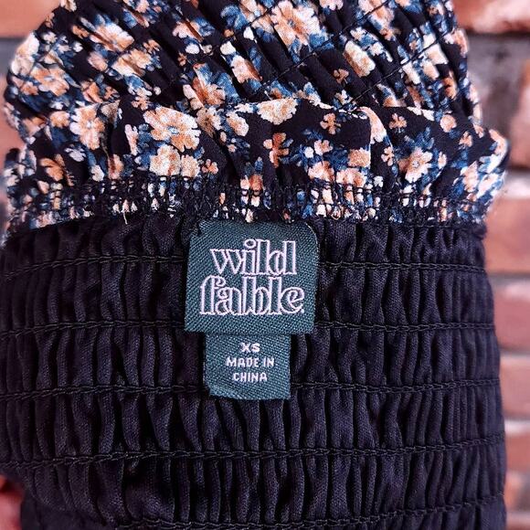 Wild Fable Smocked Ditsy Floral Square Neck Puff Sleeve Crop Top Women's XS - Picture 7 of 7